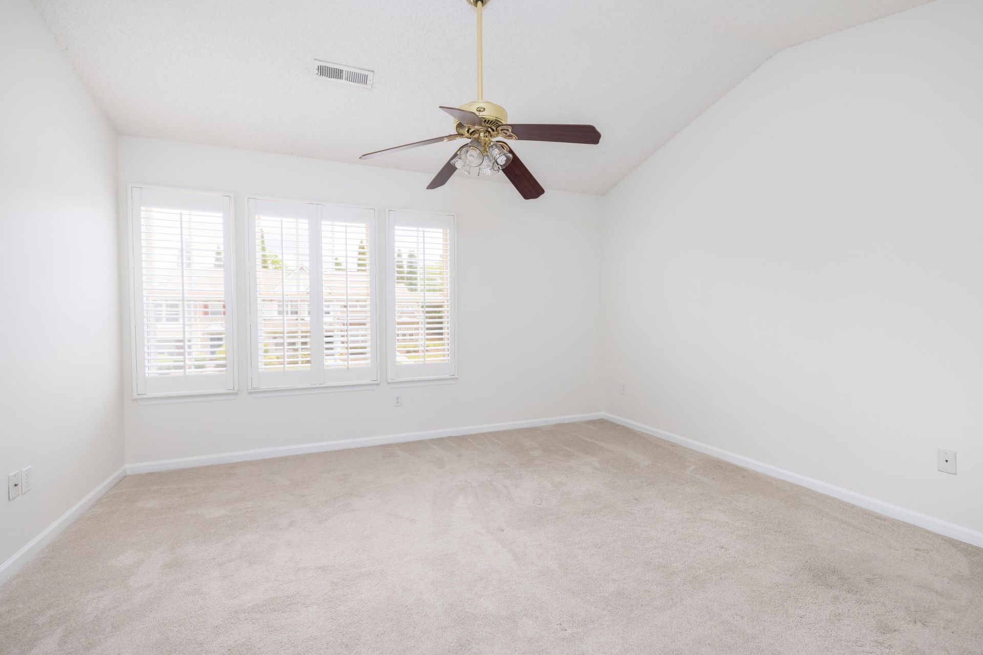 126 Brockman Way Photo 16