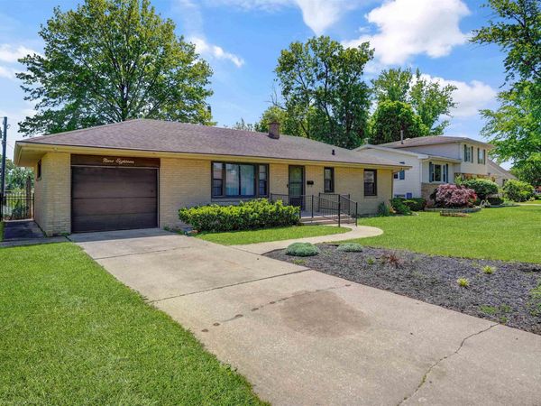 918 N HUSHAW Avenue, Chillicothe, IL 61523