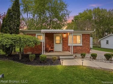 918 Columbia Street, Algonac, MI 48001