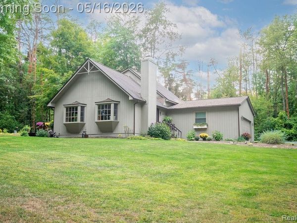 9256 Pine Hill Trail, Hartland Twp, MI 48430