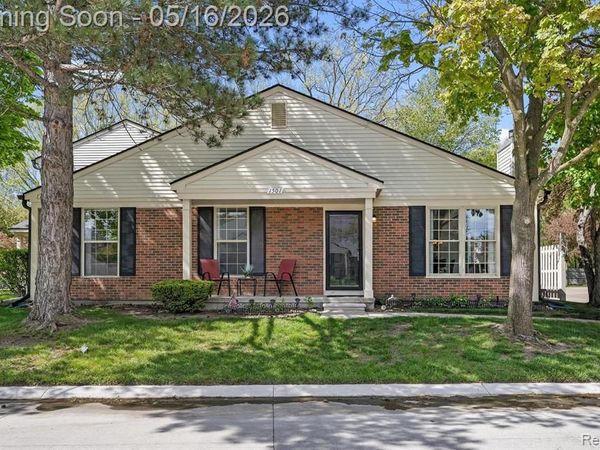 1501 Dover Hill N, Walled Lake, MI 48390