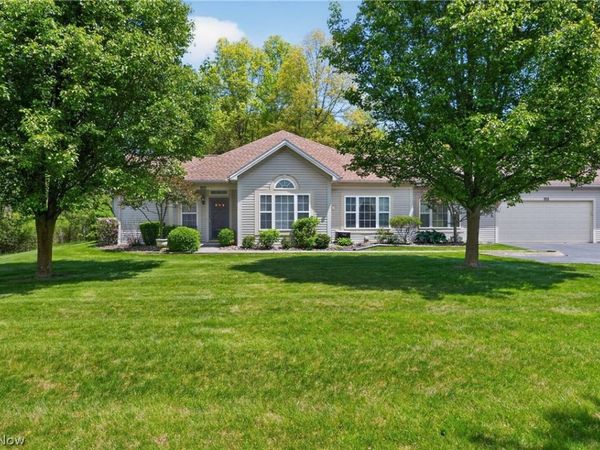 15 Hunters Woods Boulevard , Unit B, Canfield, OH 44406