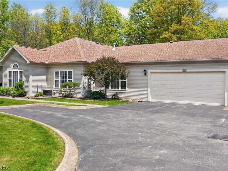 15 Hunters Woods Boulevard , Unit B, Canfield, OH 44406 Photo 4