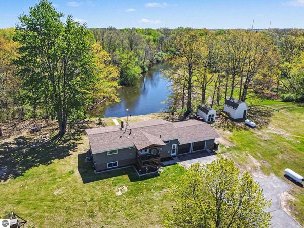 4381 Pine River Road W, St Louis, MI 48880