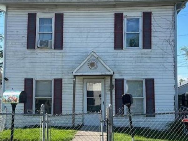 145 W Railroad Street , Newark, OH 43055