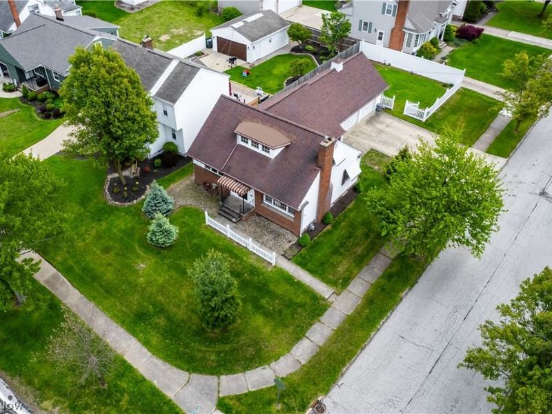 7393 Nethersole Drive, Middleburg Heights, OH 44130 Photo 2