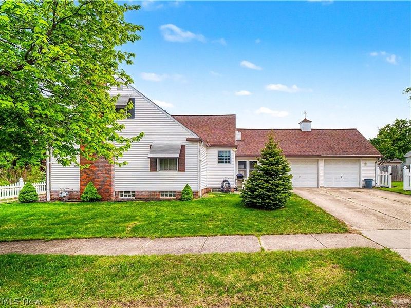 7393 Nethersole Drive, Middleburg Heights, OH 44130 Photo 3