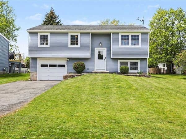 1258 Glen Carlyn Drive , Farmington, NY 14425