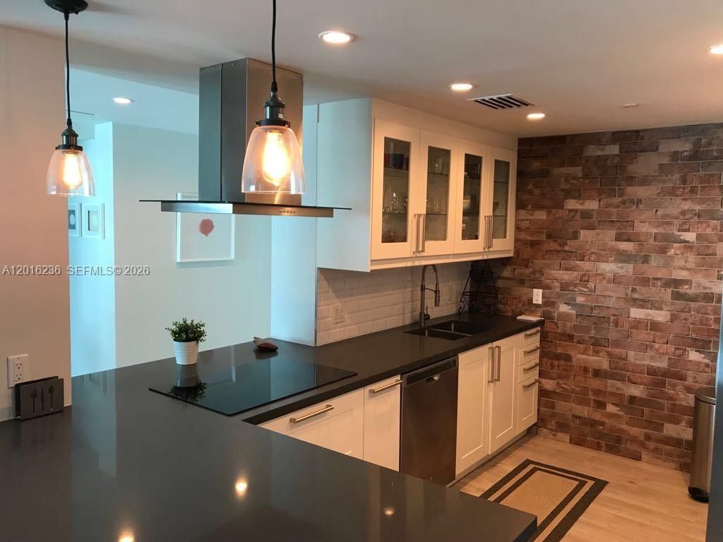 5055 Collins Ave , Unit 14A, Miami Beach, FL 33140 Photo