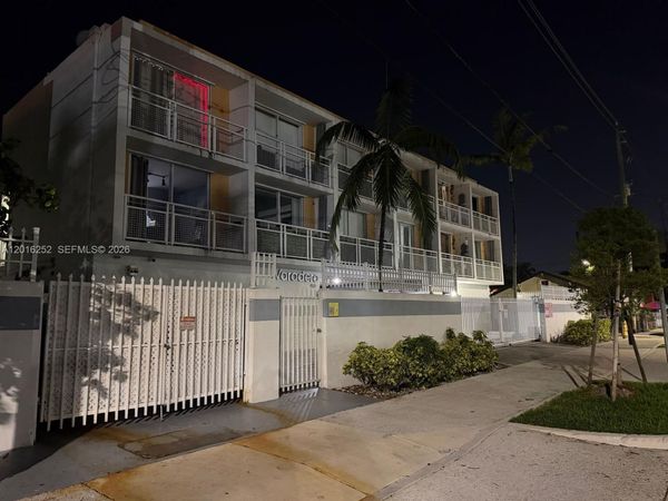 450 SW 3rd St , Unit 8, Miami, FL 33130