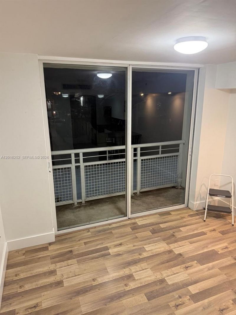 450 SW 3rd St , Unit 8, Miami, FL 33130 Photo