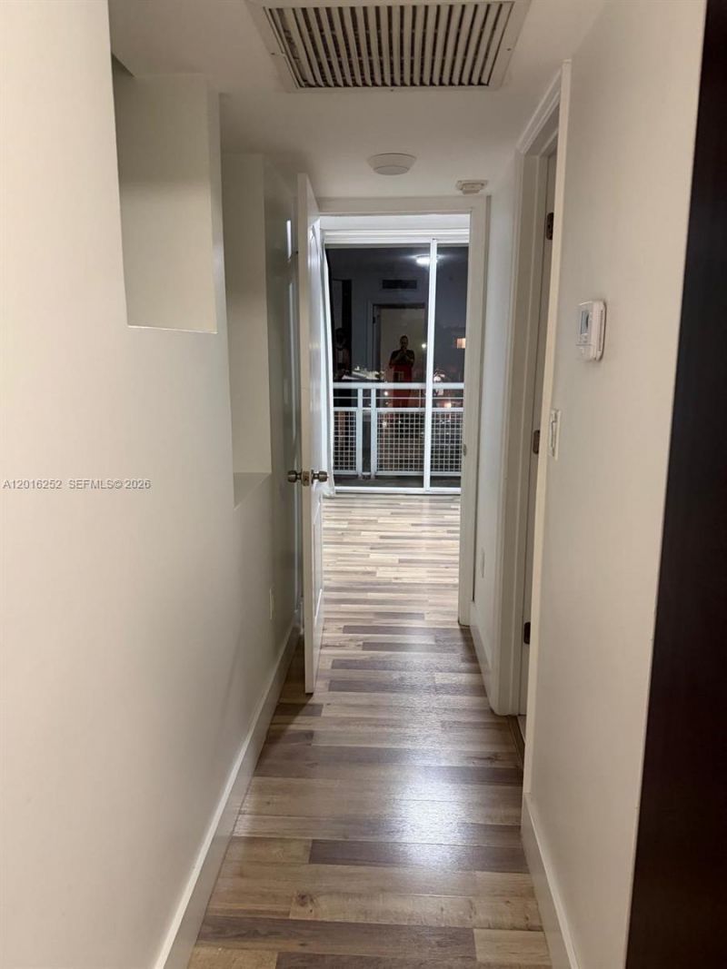 450 SW 3rd St , Unit 8, Miami, FL 33130 Photo
