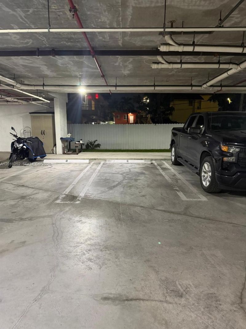 450 SW 3rd St , Unit 8, Miami, FL 33130 Photo