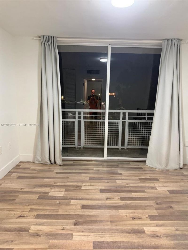 450 SW 3rd St , Unit 8, Miami, FL 33130 Photo