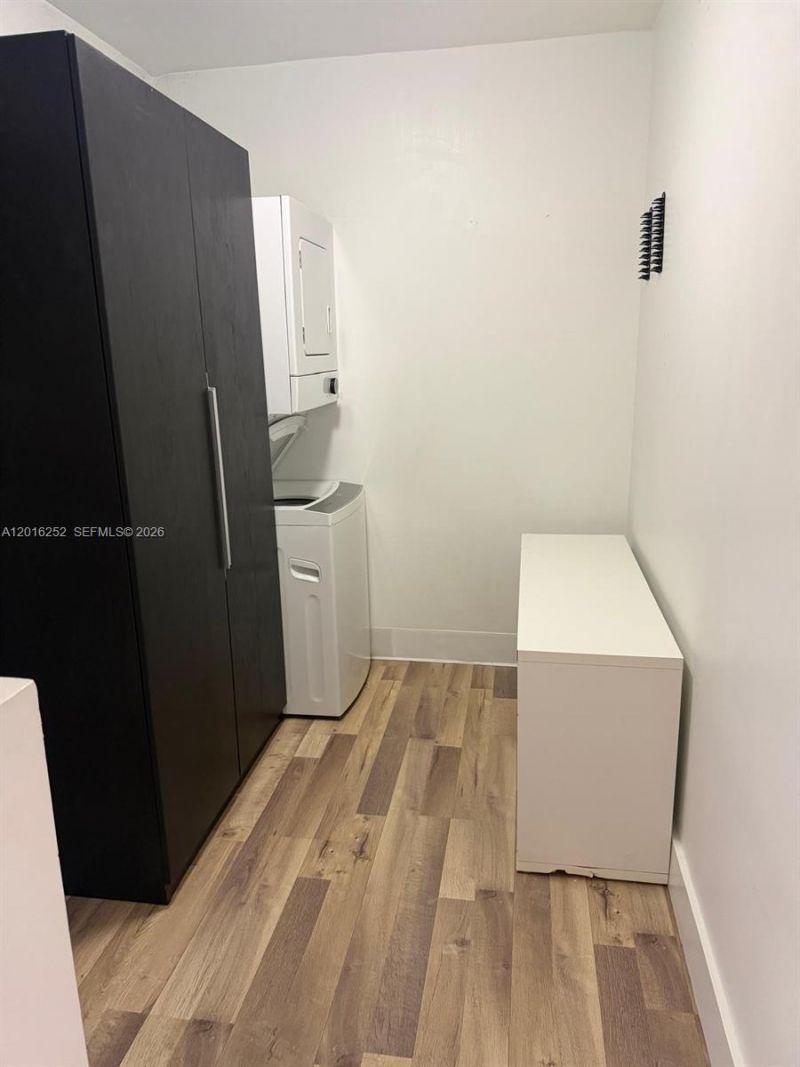 450 SW 3rd St , Unit 8, Miami, FL 33130 Photo