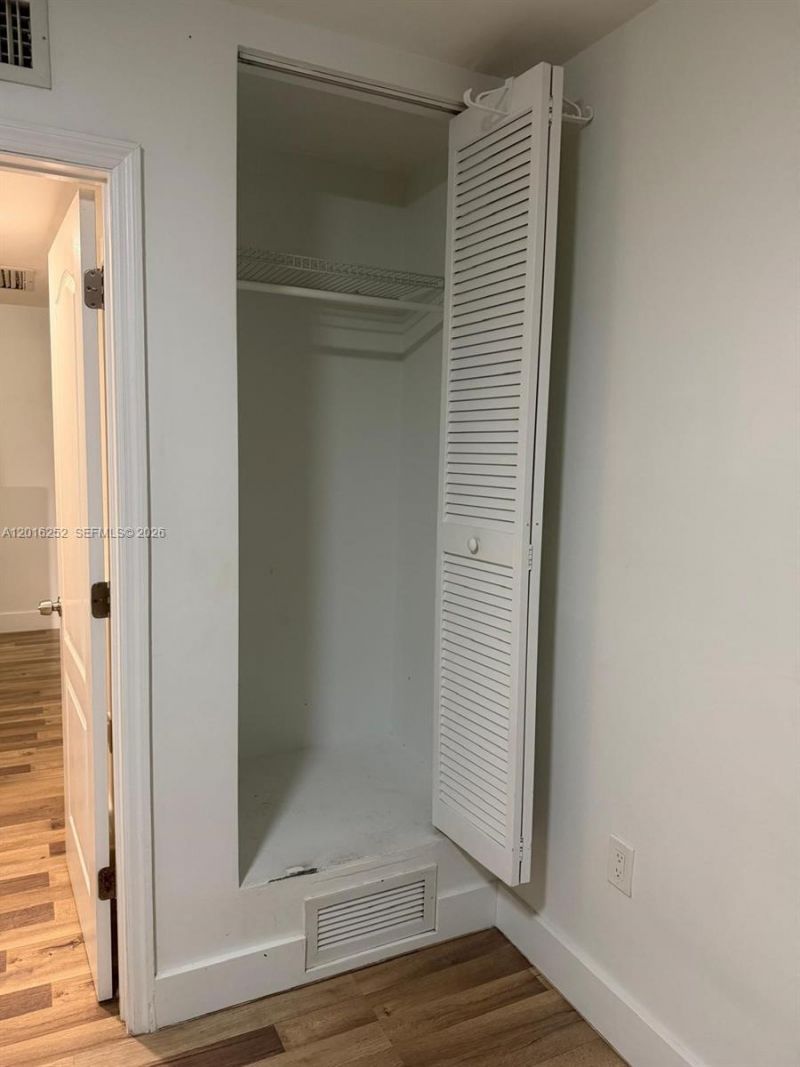 450 SW 3rd St , Unit 8, Miami, FL 33130 Photo
