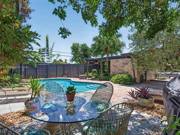 3781 NE 13th Ave , Oakland Park, FL 33334