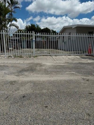 8400 NW 24th Ct, Miami, FL 33147 Photo