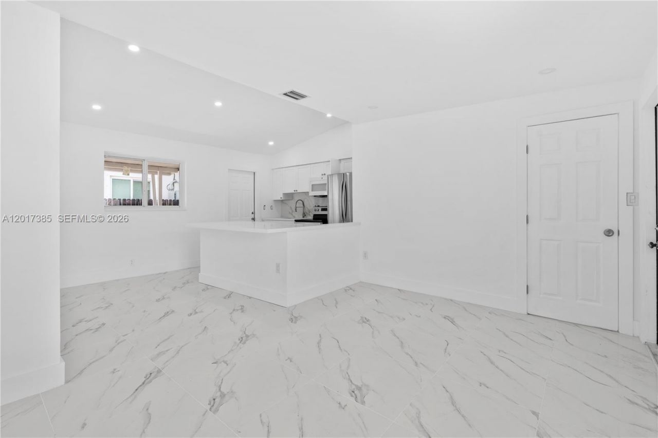 8400 NW 24th Ct, Miami, FL 33147 Photo