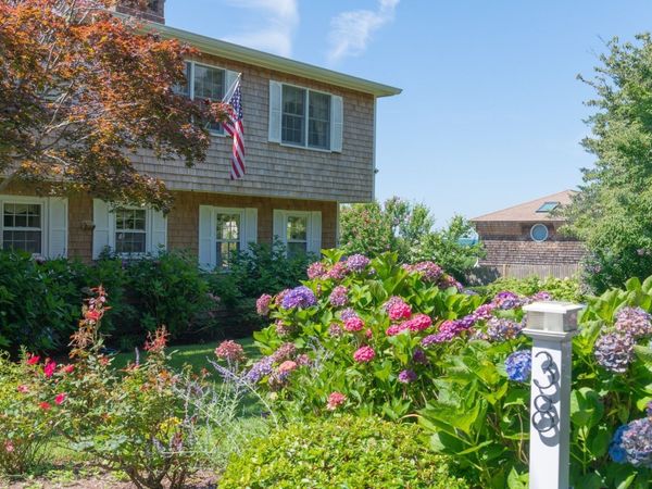 38 Nemasket Rd, Falmouth, MA 02540