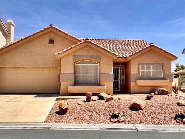 5032 Forest Oaks Drive , Las Vegas, NV 89149