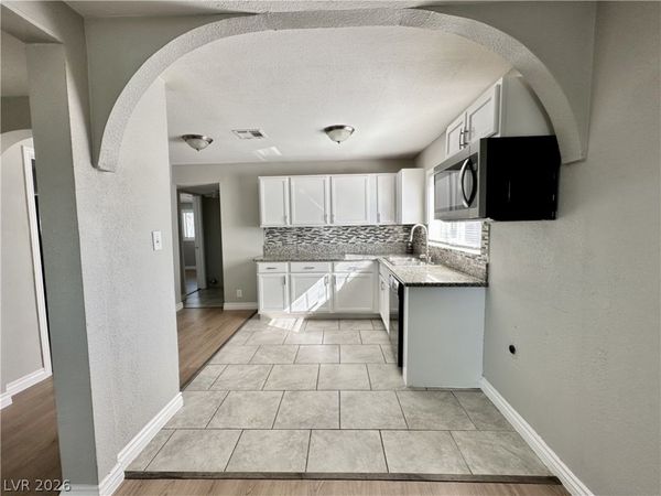 2404 Saint George Street , North Las Vegas, NV 89030