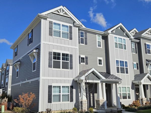 2227 Glacier Street , Mundelein, IL 60060