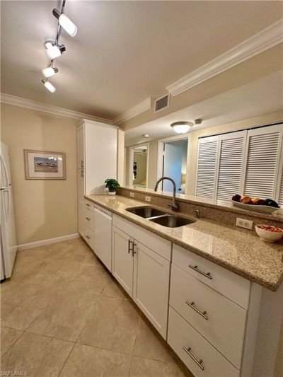 555 Park Shore Dr, Unit B205, Naples, FL 34103 Photo