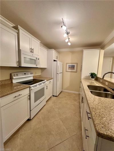 555 Park Shore Dr, Unit B205, Naples, FL 34103 Photo