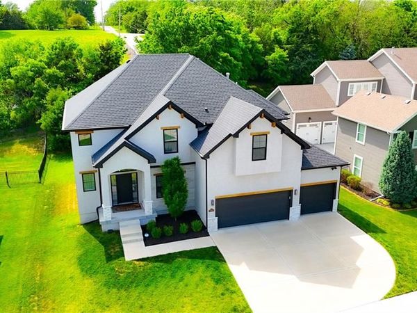 7190 N National Drive, Parkville, MO 64152