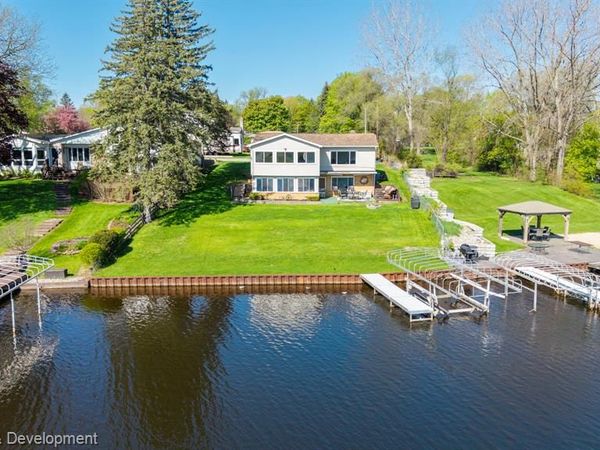8081 Granada Avenue, Brighton Twp, MI 48114
