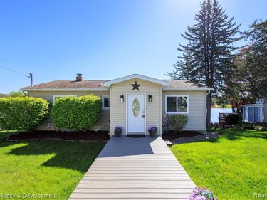 8081 Granada Avenue , Brighton Twp, MI 48114