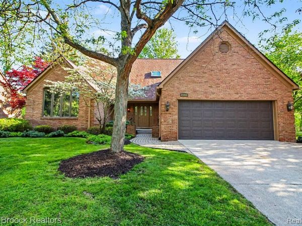 21850 Dover Court, Beverly Hills Vlg, MI 48025