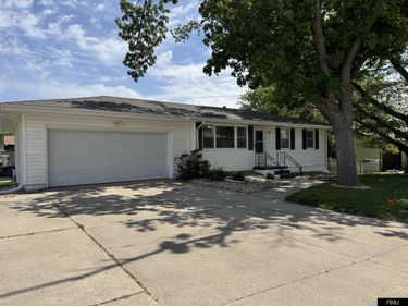 7101 Wood River Drive , Bellevue, NE 68157