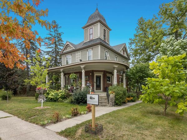 402 Cayuga Street E, Bellaire, MI 49615