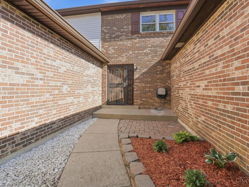 400 Terra Place, Batavia Twp, OH 45103 Photo 2