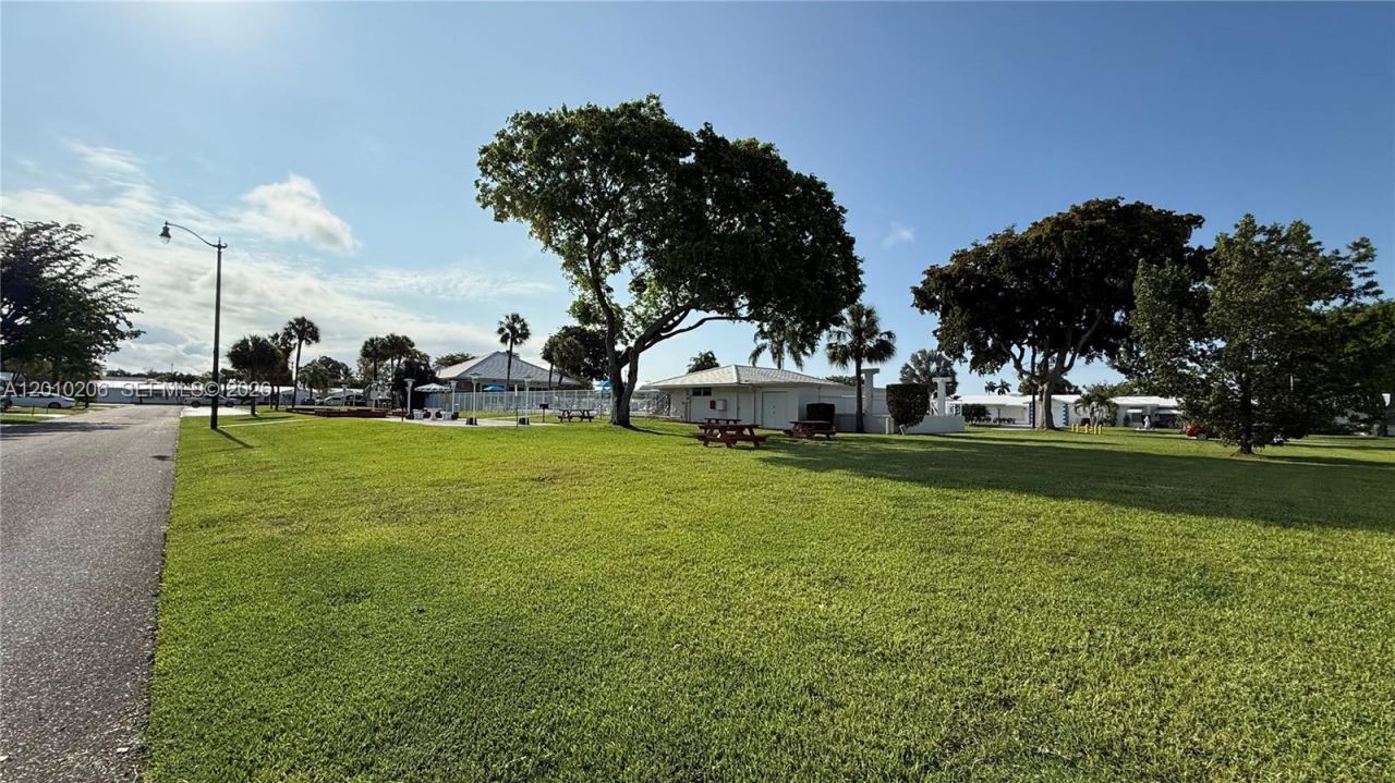 3021 NW 2nd Ave, Pompano Beach, FL 33064 Photo