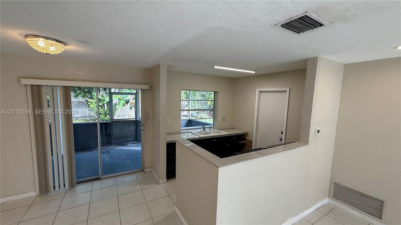 3021 NW 2nd Ave, Pompano Beach, FL 33064 Photo