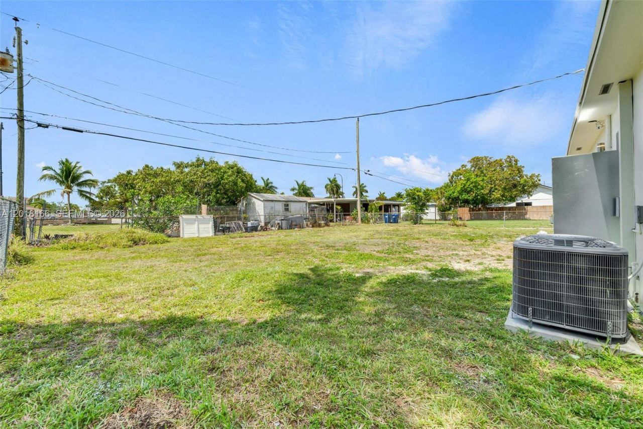 11490 Pinkston Dr, Miami, FL 33176 Photo