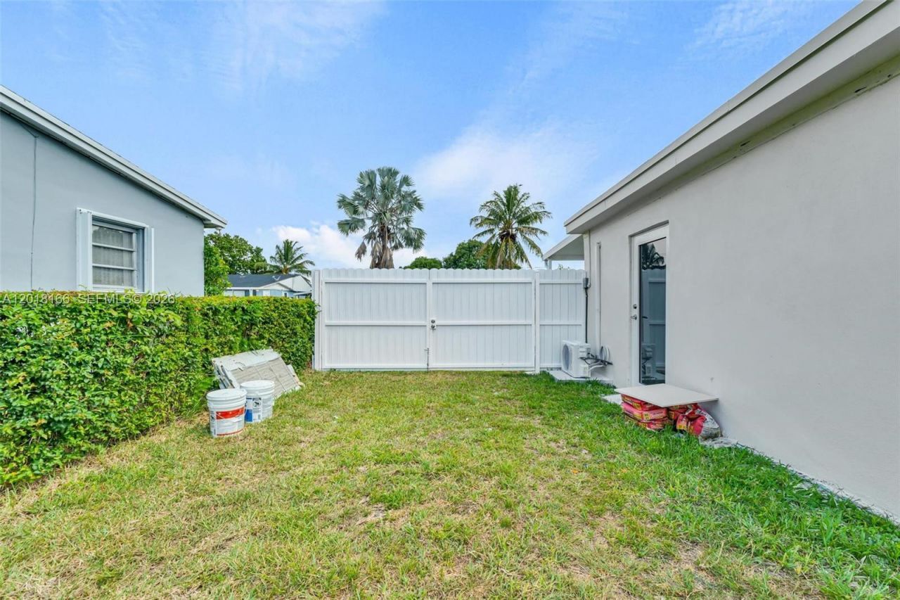 11490 Pinkston Dr, Miami, FL 33176 Photo