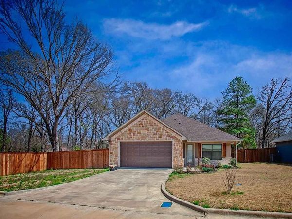 111 Oak Street, Emory, TX 75440