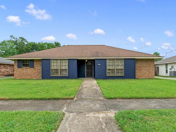 14439 Royal Oaks Ave, Baton Rouge, LA 70816