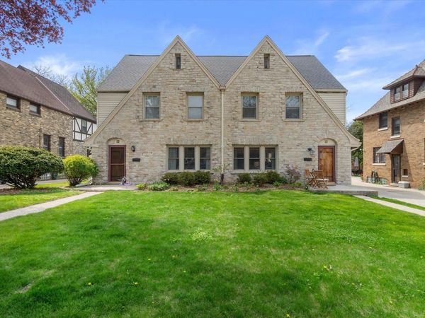 4845 Cumberland BOULEVARD, Unit 4847, Whitefish Bay, WI 53217