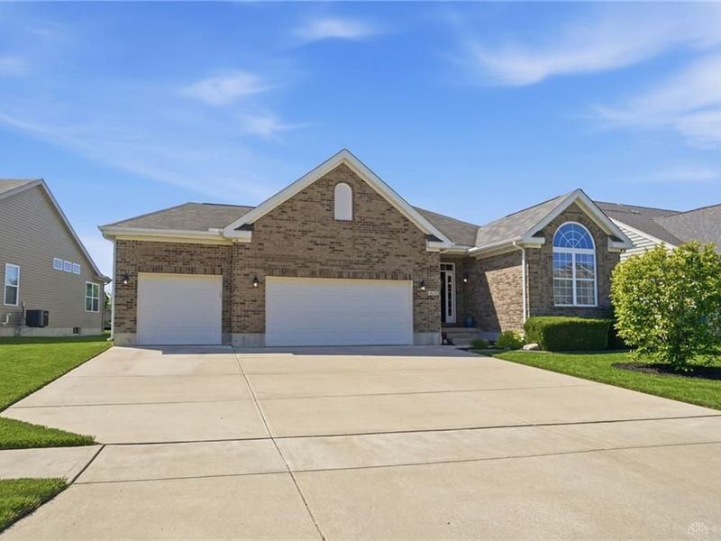 4131 Spicebush Drive, Tipp City, OH 45371 Photo 2
