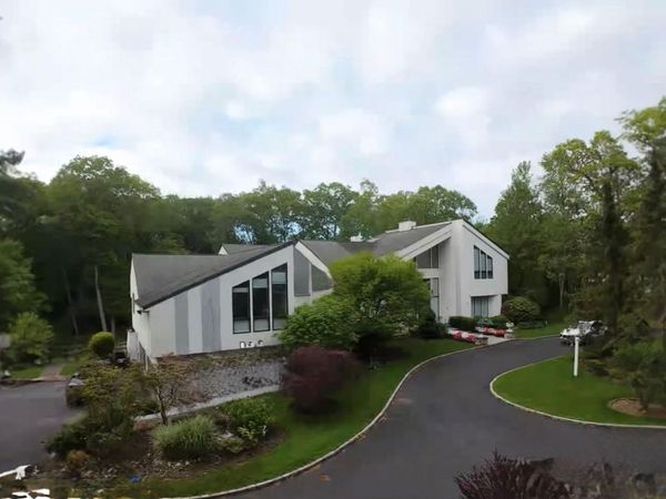 80 Tall Oak Crescent, Syosset, NY 11791