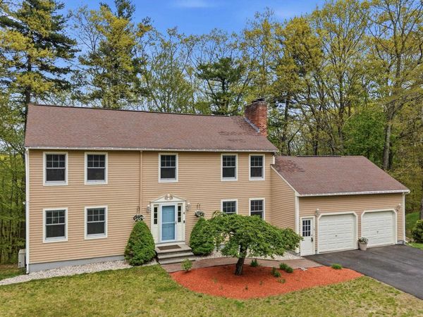 4 Royal Court, Merrimack, NH 03054