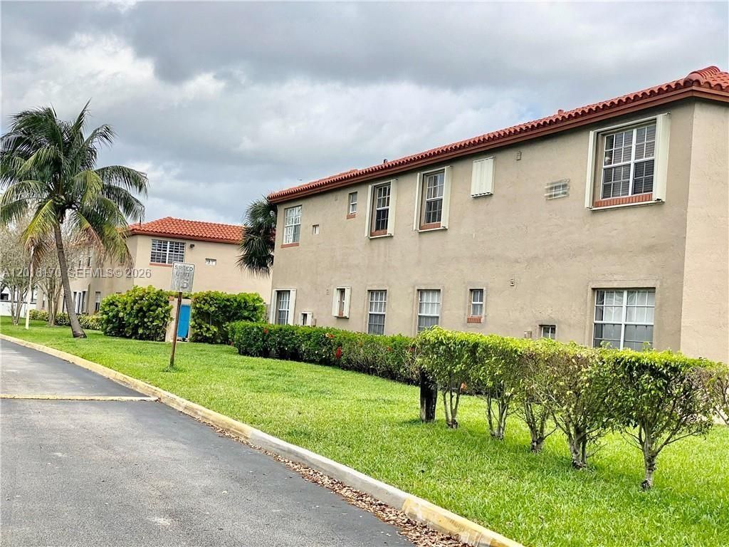 365 SW 86th Ave , Unit 203, Pembroke Pines, FL 33025 Photo