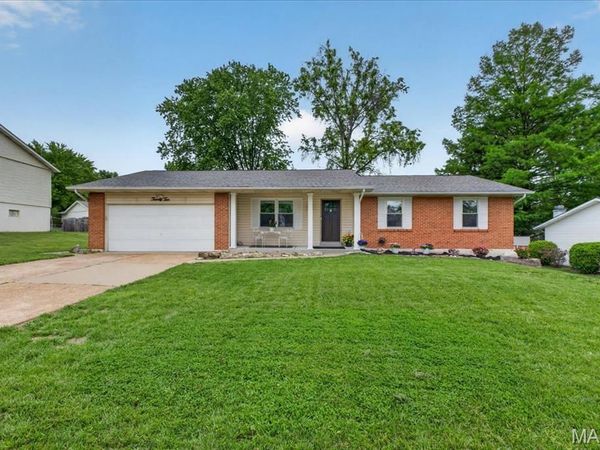 22 Armitage Drive , St Peters, MO 63376