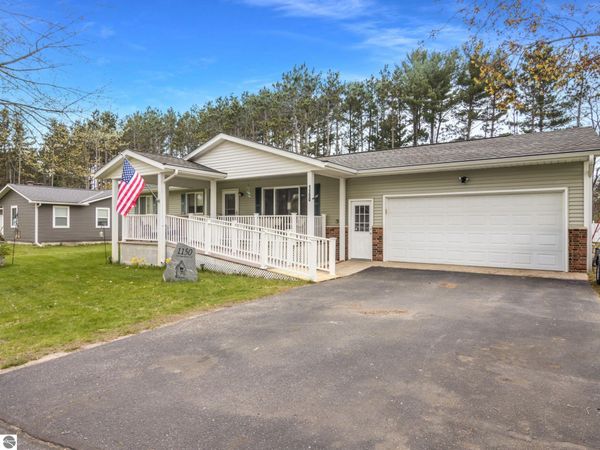 1150 Carriage Hill N, Traverse City, MI 49686