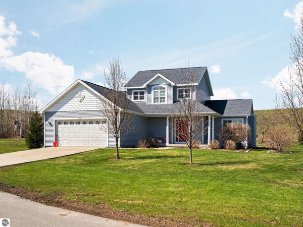 7031 Applewood Drive, Charlevoix, MI 49720
